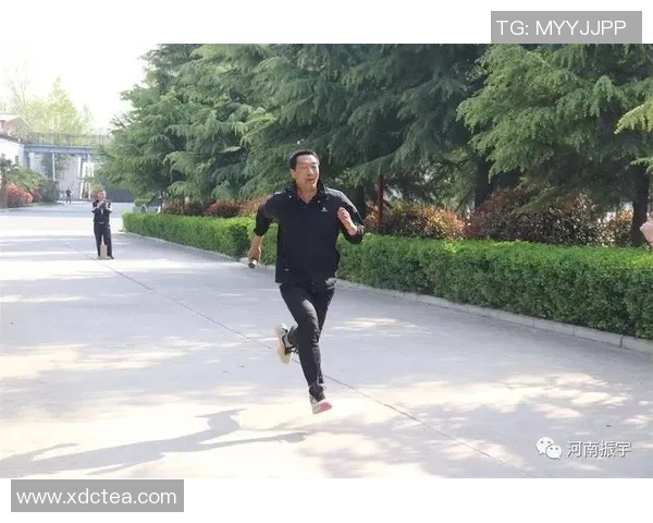 西安滑板队战术解析：如何在赛场上实现团队协作与个人突破